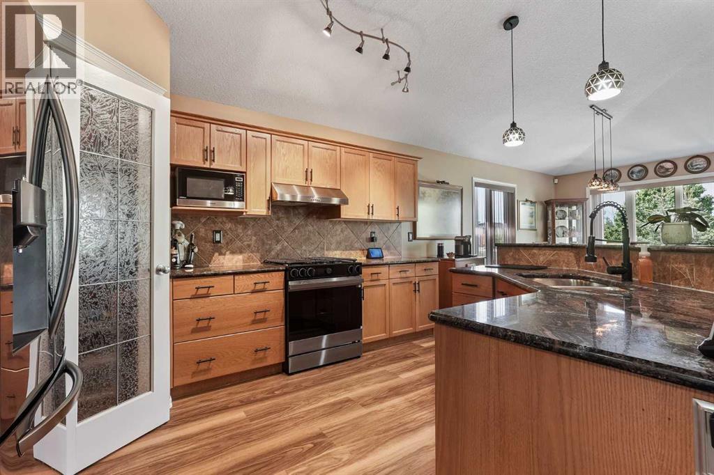 605 Sunridge Crescent W, Lethbridge, Alberta  T1J 0T4 - Photo 7 - A2314461