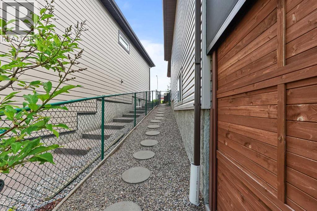 605 Sunridge Crescent W, Lethbridge, Alberta  T1J 0T4 - Photo 38 - A2314461