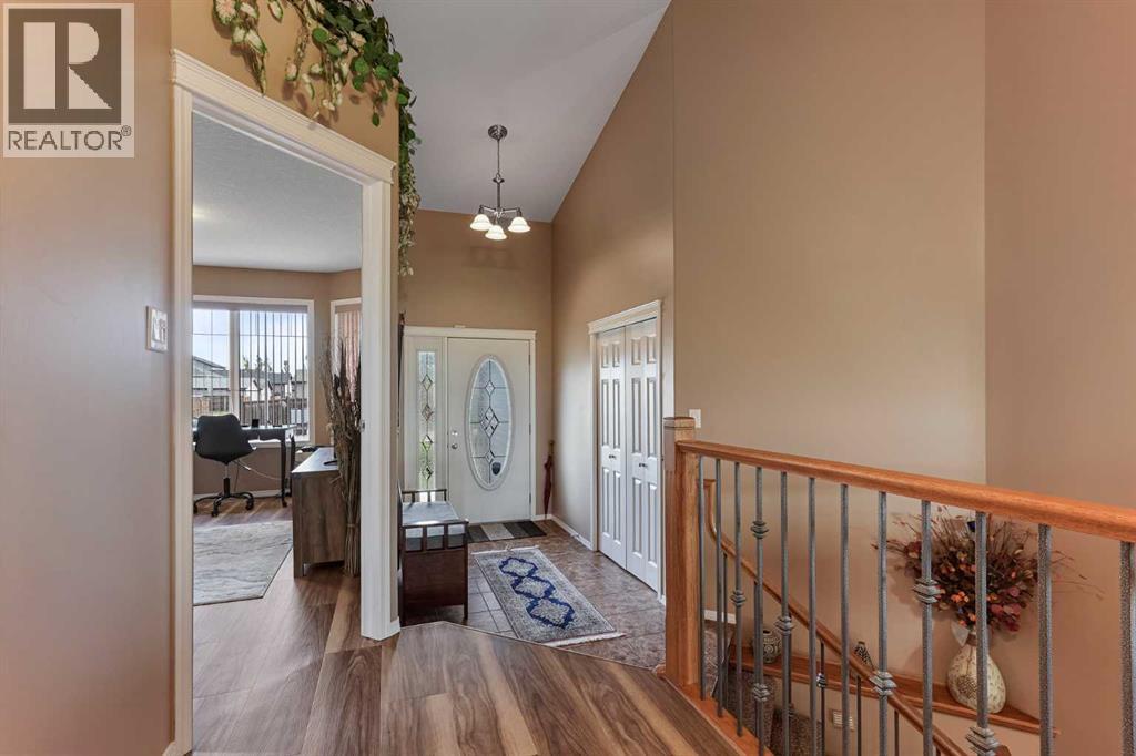605 Sunridge Crescent W, Lethbridge, Alberta  T1J 0T4 - Photo 4 - A2314461