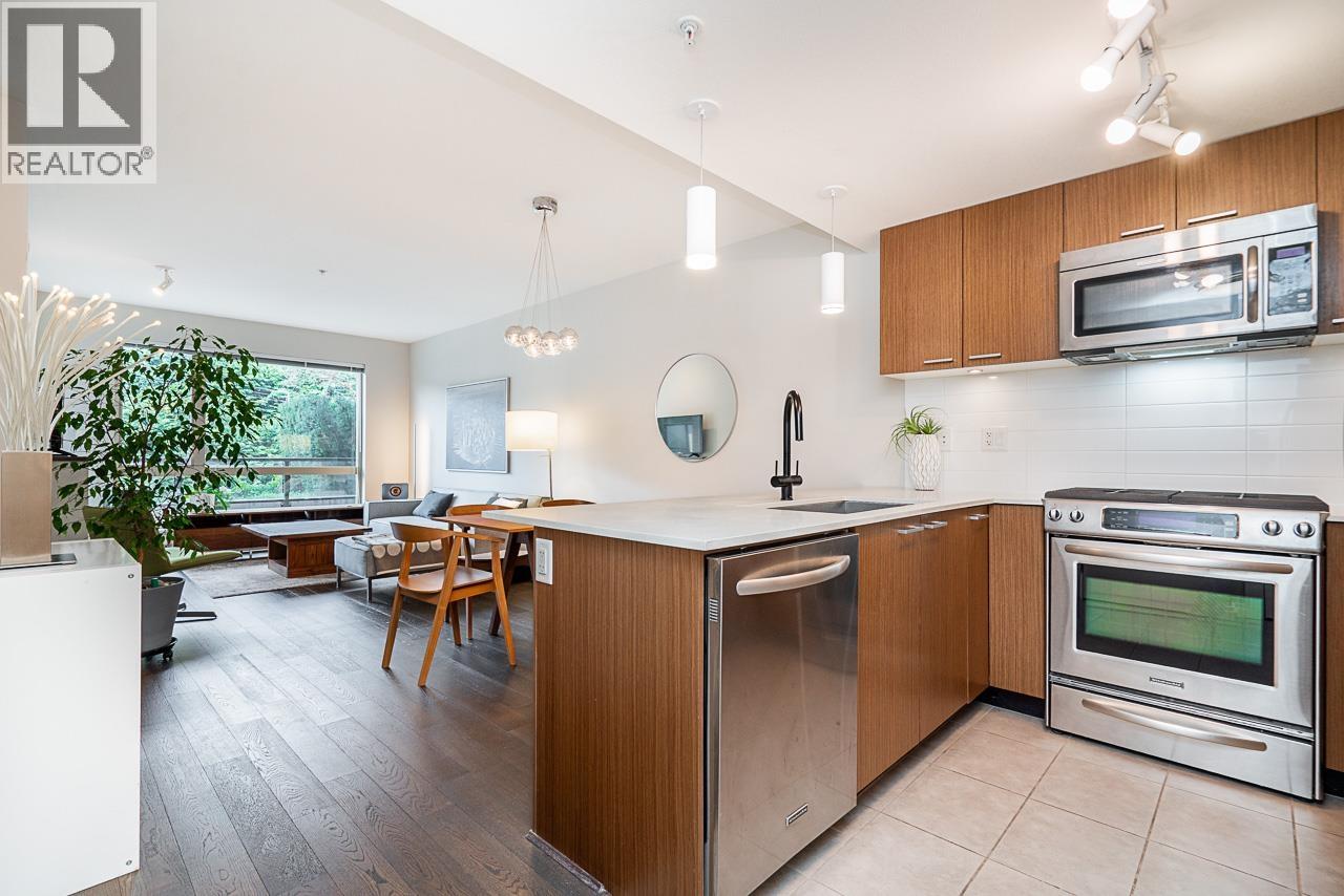208 1330 Marine Drive, North Vancouver, British Columbia  V7P 1T4 - Photo 3 - R3108982