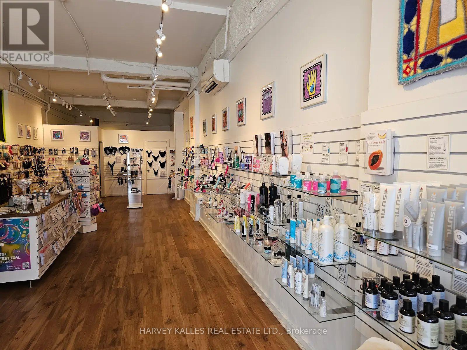 Ground Floor - 254 Augusta Avenue, Toronto, Ontario  M5T 2L7 - Photo 3 - C13212586