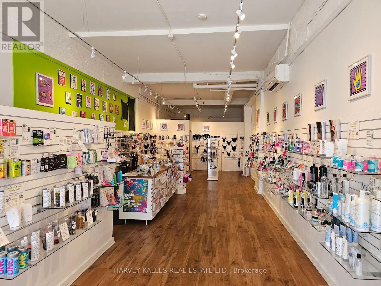 Ground Floor - 254 Augusta Avenue, Toronto, Ontario  M5T 2L7 - Photo 2 - C13212586