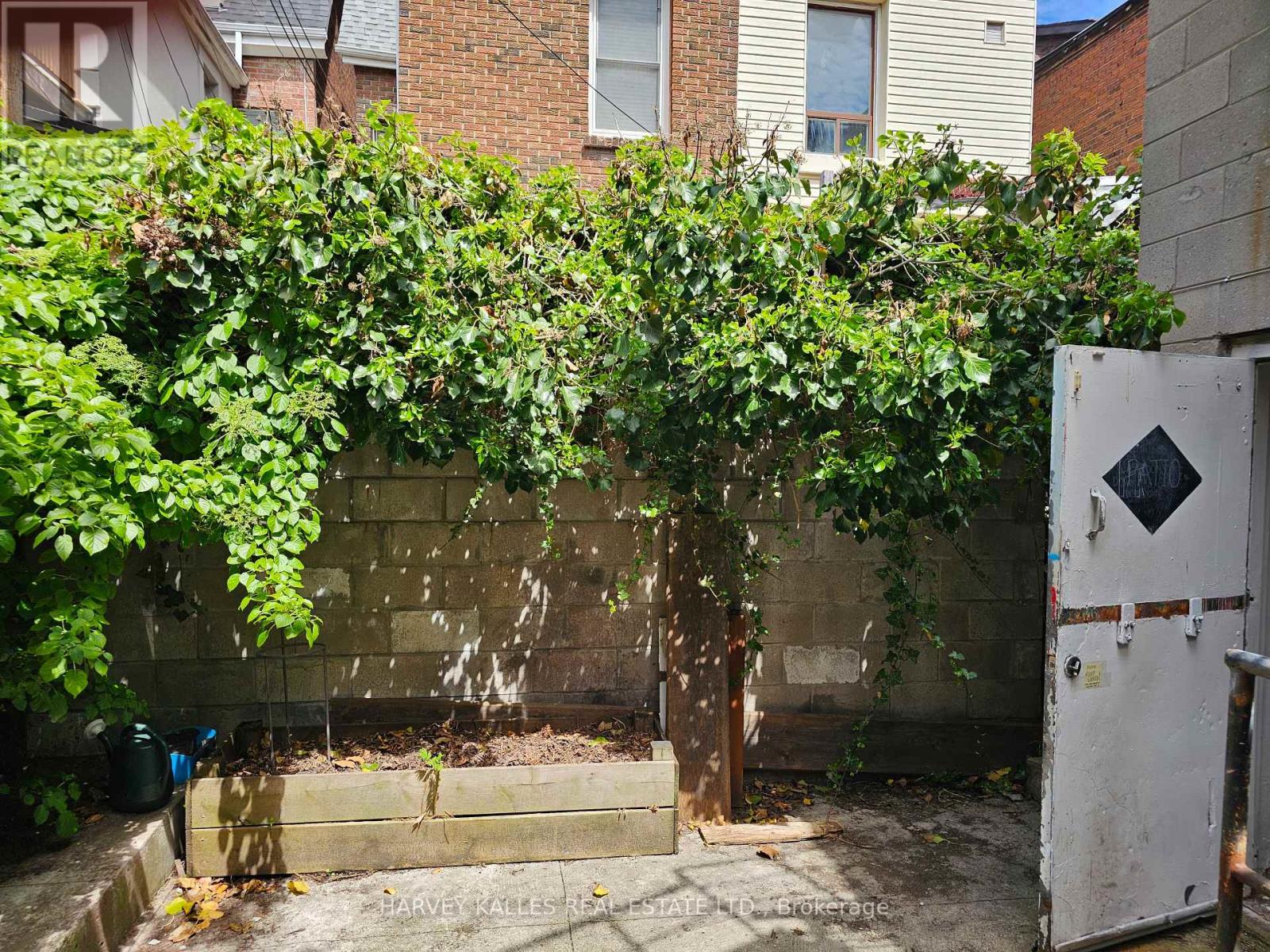 Ground Floor - 254 Augusta Avenue, Toronto, Ontario M5T 2L7 - Photo 8 - C13212586