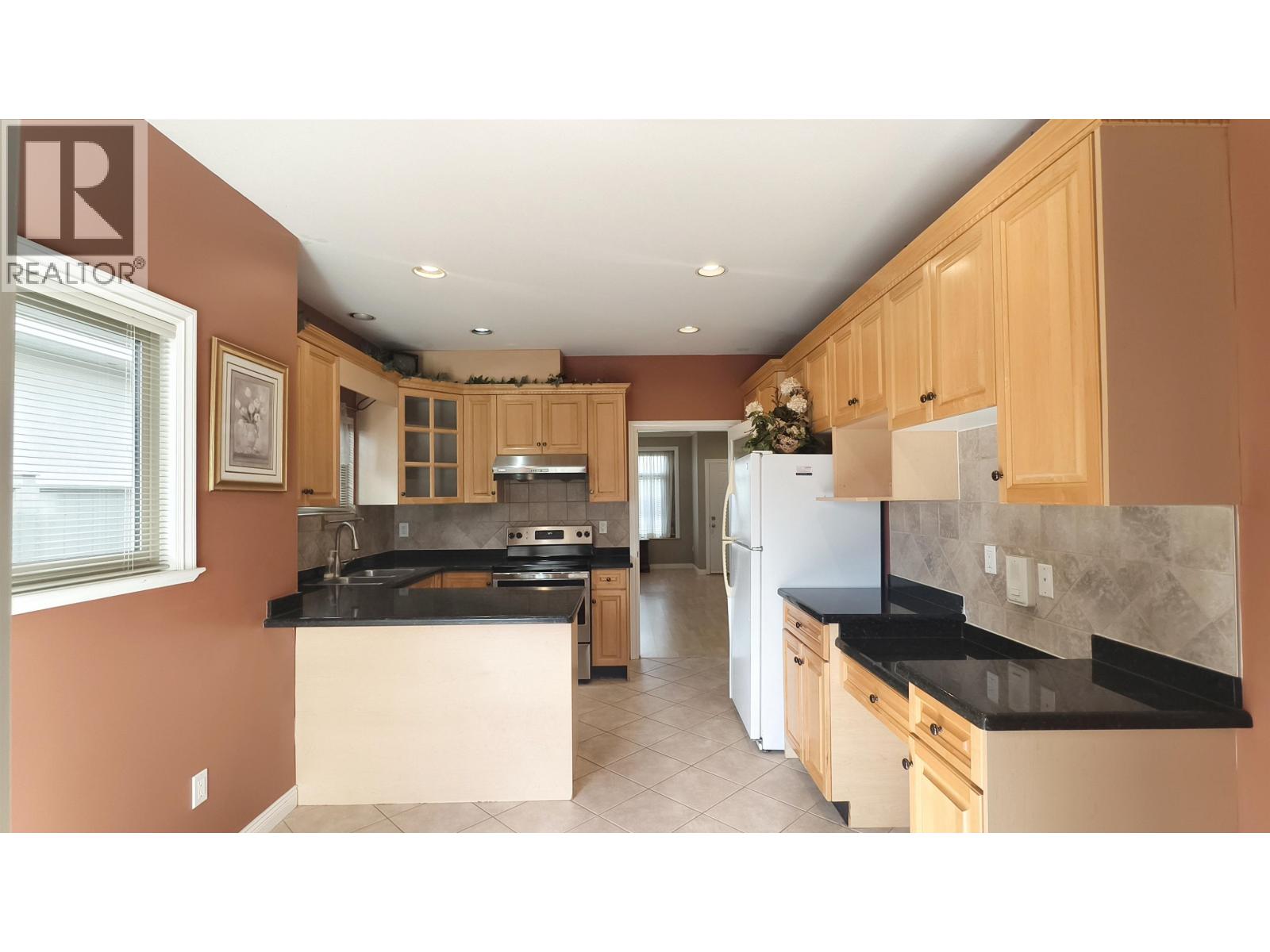 6060 Clinton Street, Burnaby, British Columbia  V5J 2M5 - Photo 3 - R3113003
