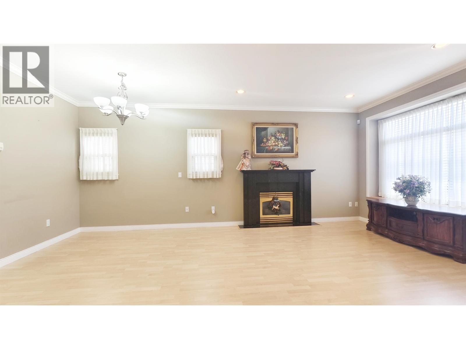 6060 Clinton Street, Burnaby, British Columbia  V5J 2M5 - Photo 2 - R3113003