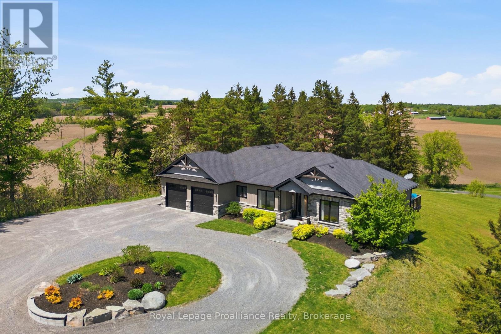 137 WINDWHISPER DRIVE, Belleville, Ontario