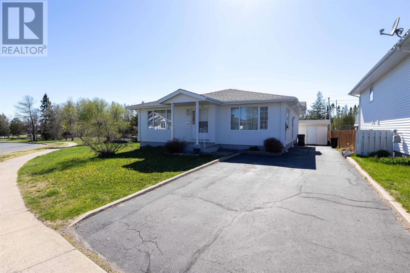 439 Jameson St, Thunder Bay, Ontario  P7G 1E2 - Photo 1 - TB2601252