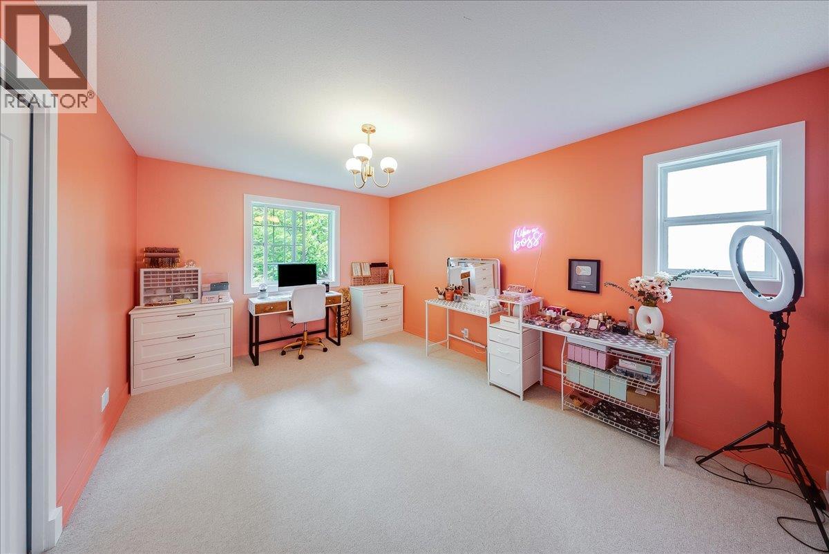 816 Columbia Road, Castlegar, British Columbia  V1N 4K6 - Photo 21 - 10388402