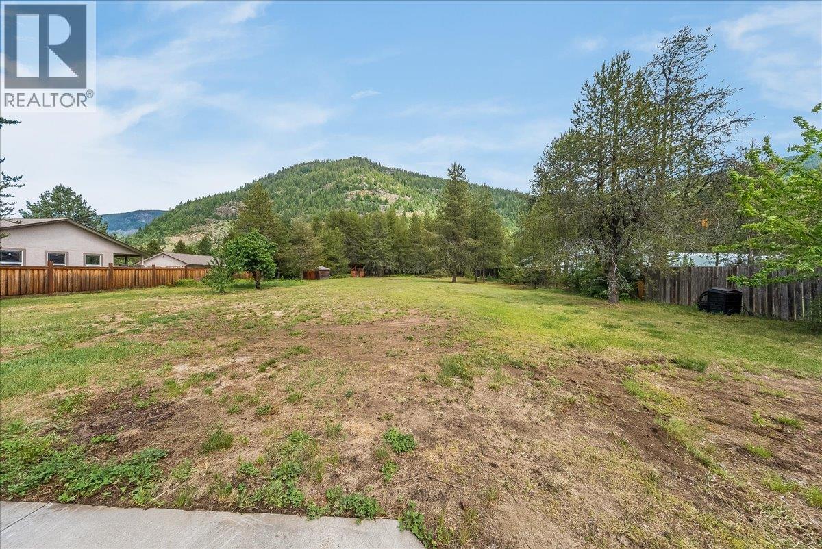 816 Columbia Road, Castlegar, British Columbia  V1N 4K6 - Photo 42 - 10388402