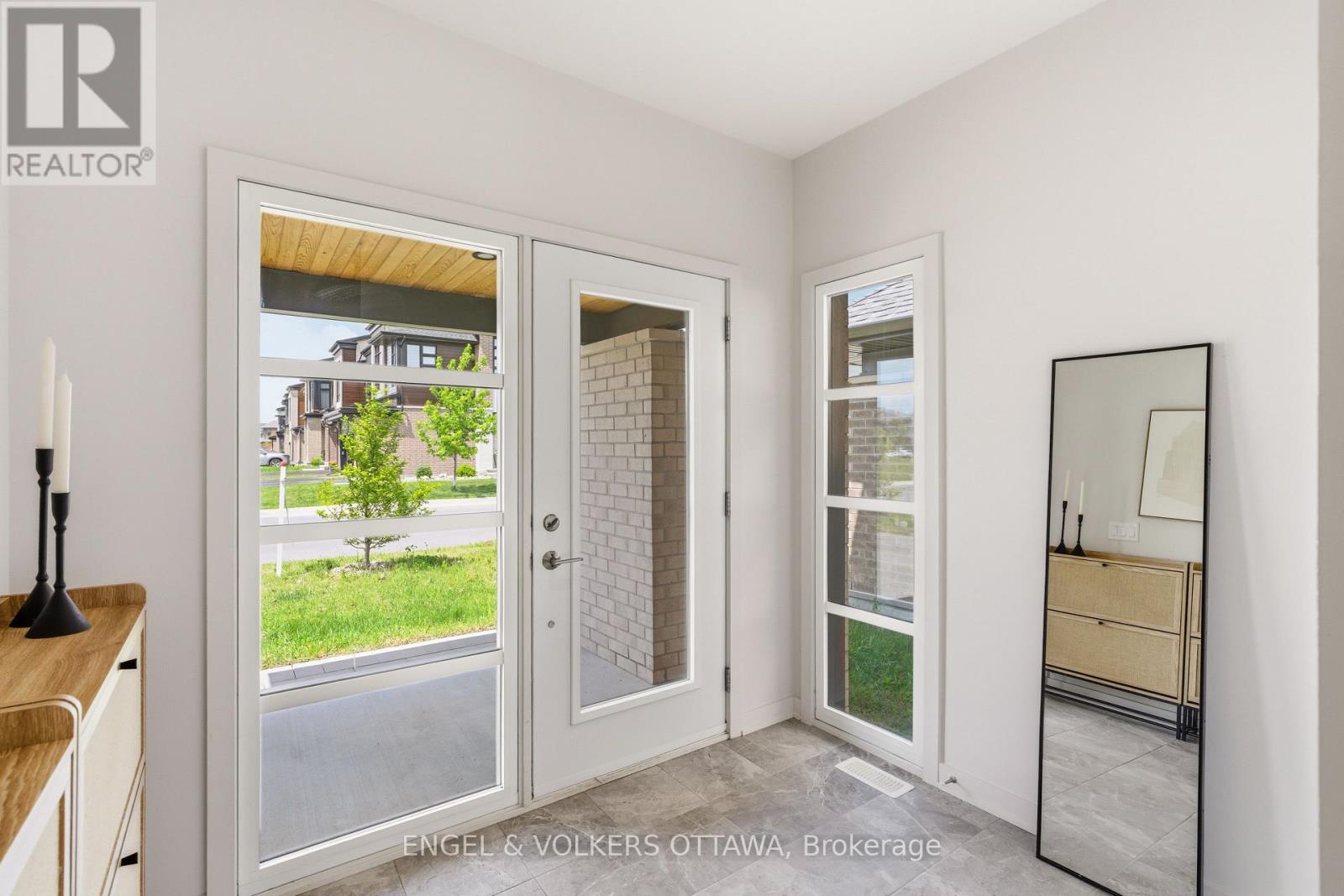 256 Shuttleworth Drive, Ottawa, Ontario K1T 0T4 - Photo 3 - X13215104