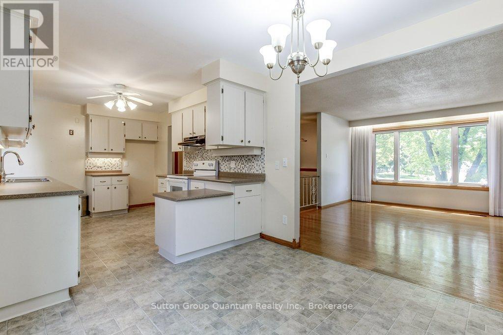 70 Graystone Drive, Hamilton, Ontario  L9C 4R8 - Photo 13 - X13215120