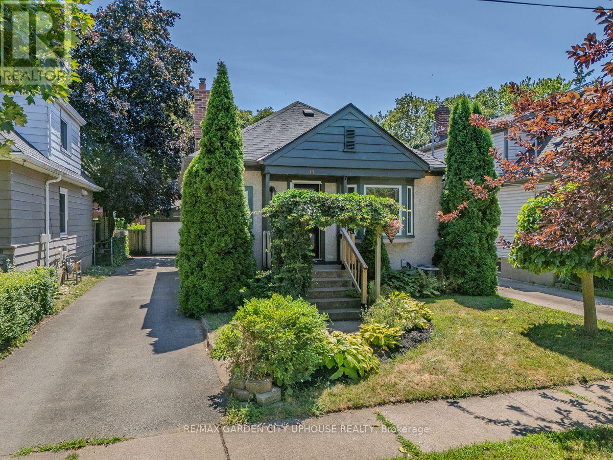 14 Spruce Street, St. Catharines, Ontario  L2R 1B3 - Photo 2 - X13215086