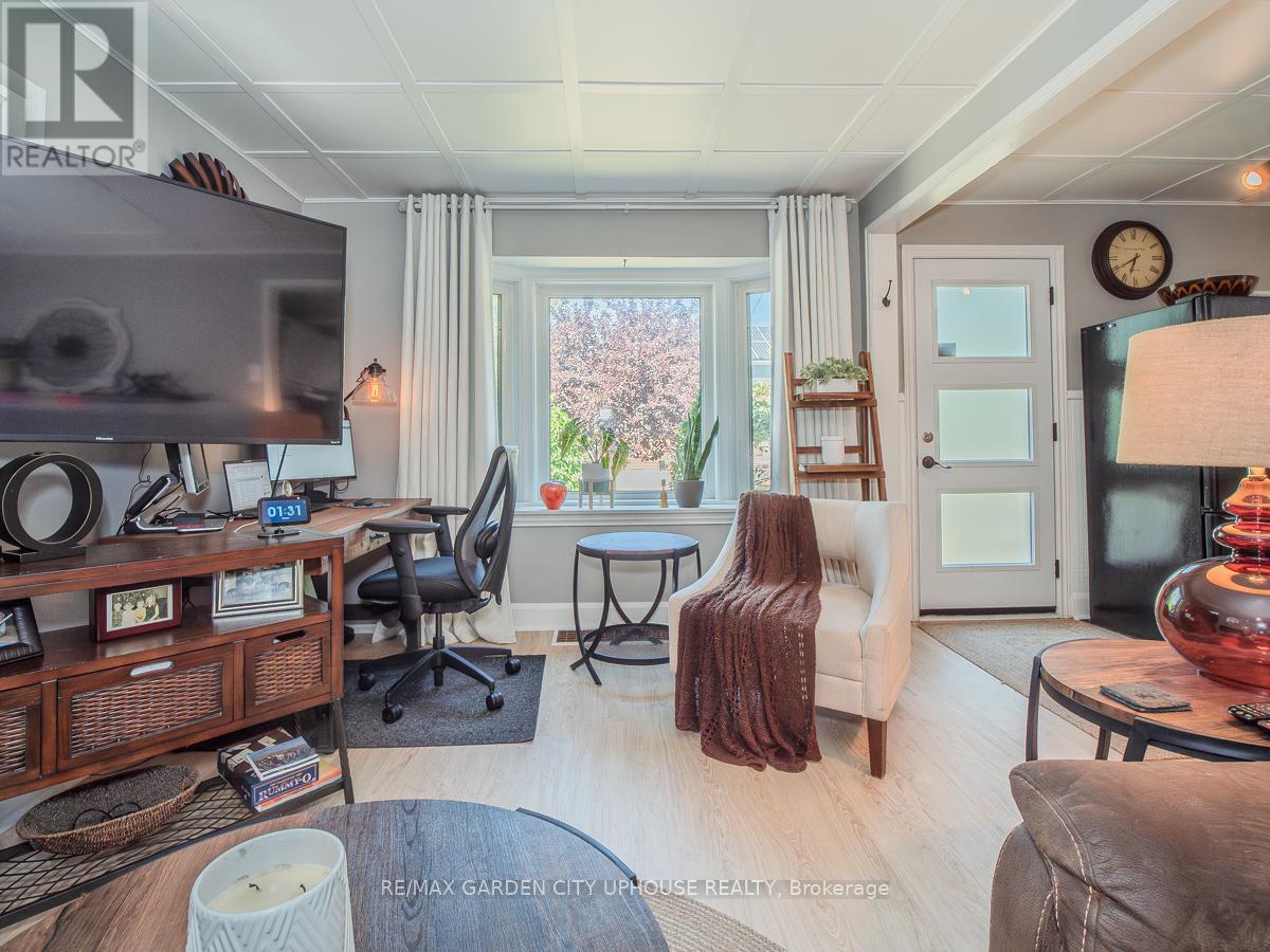 14 Spruce Street, St. Catharines, Ontario  L2R 1B3 - Photo 3 - X13215086