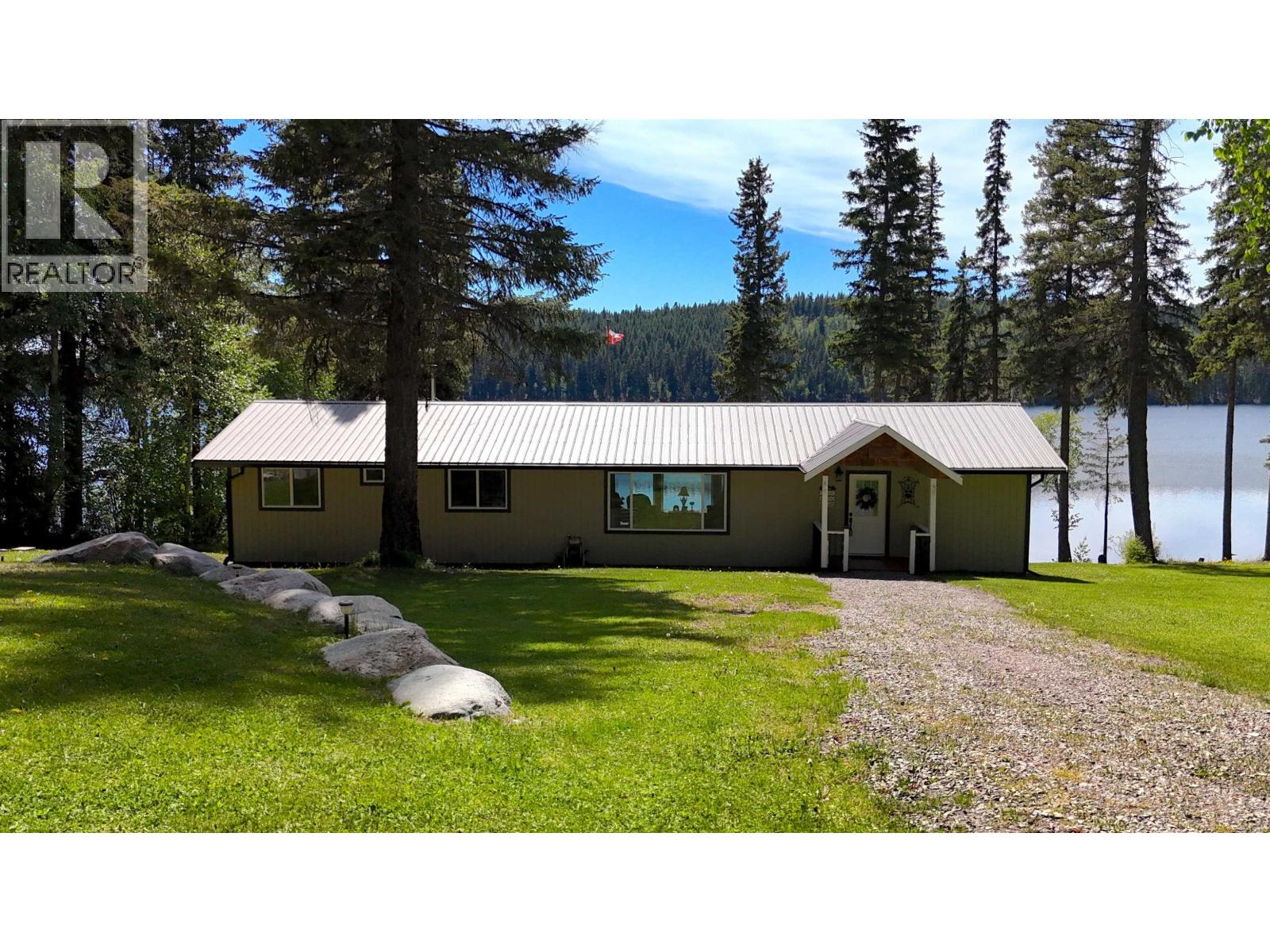 5780 Timothy Lake Road, 100 Mile House, British Columbia  V0K 1T0 - Photo 4 - R3094293