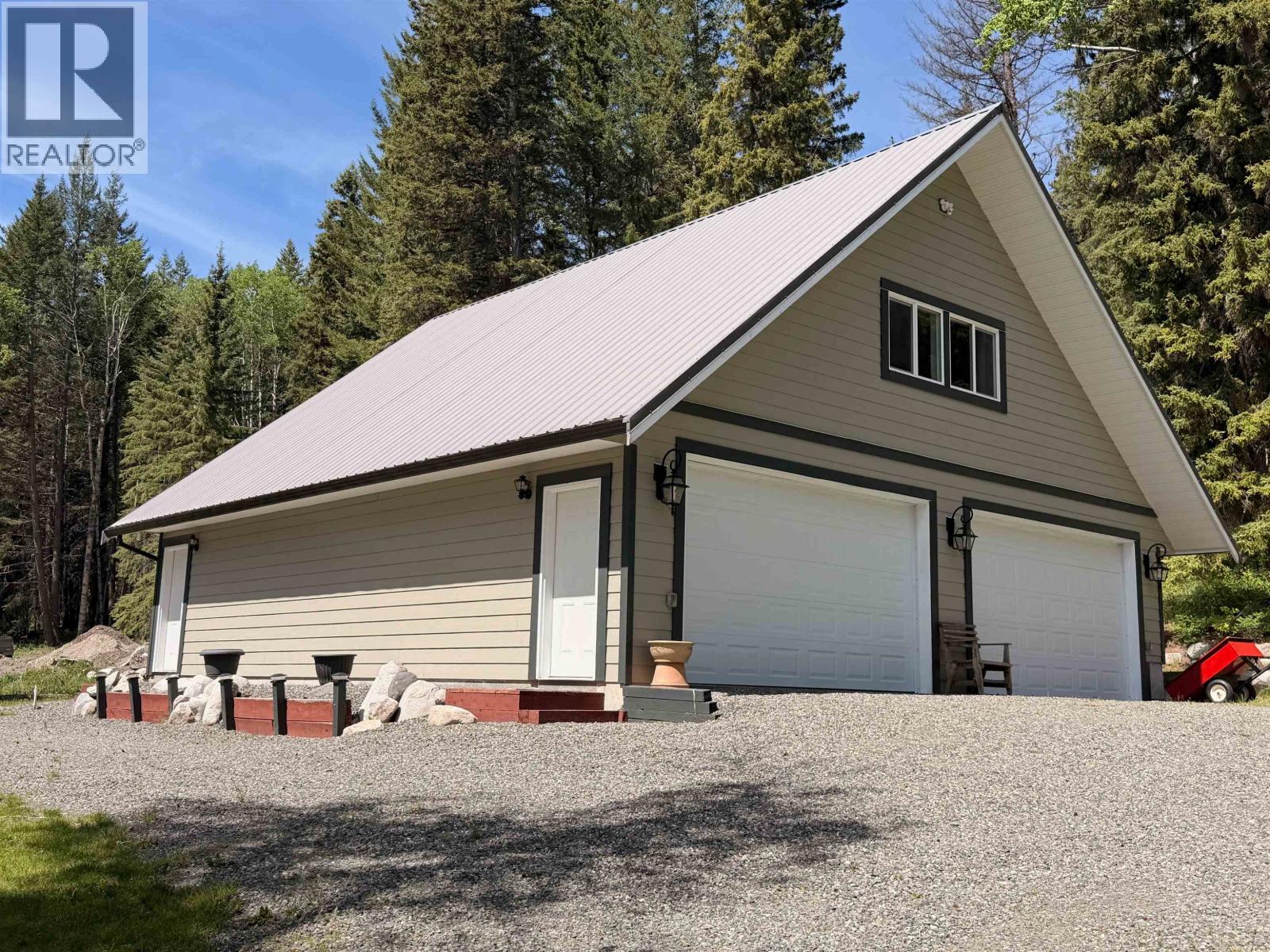 5780 Timothy Lake Road, 100 Mile House, British Columbia  V0K 1T0 - Photo 5 - R3094293