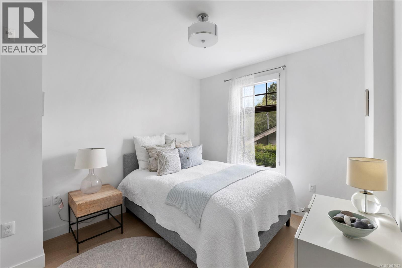 202 2580 Penrhyn St, Saanich, British Columbia  V8N 1G3 - Photo 11 - 1036874