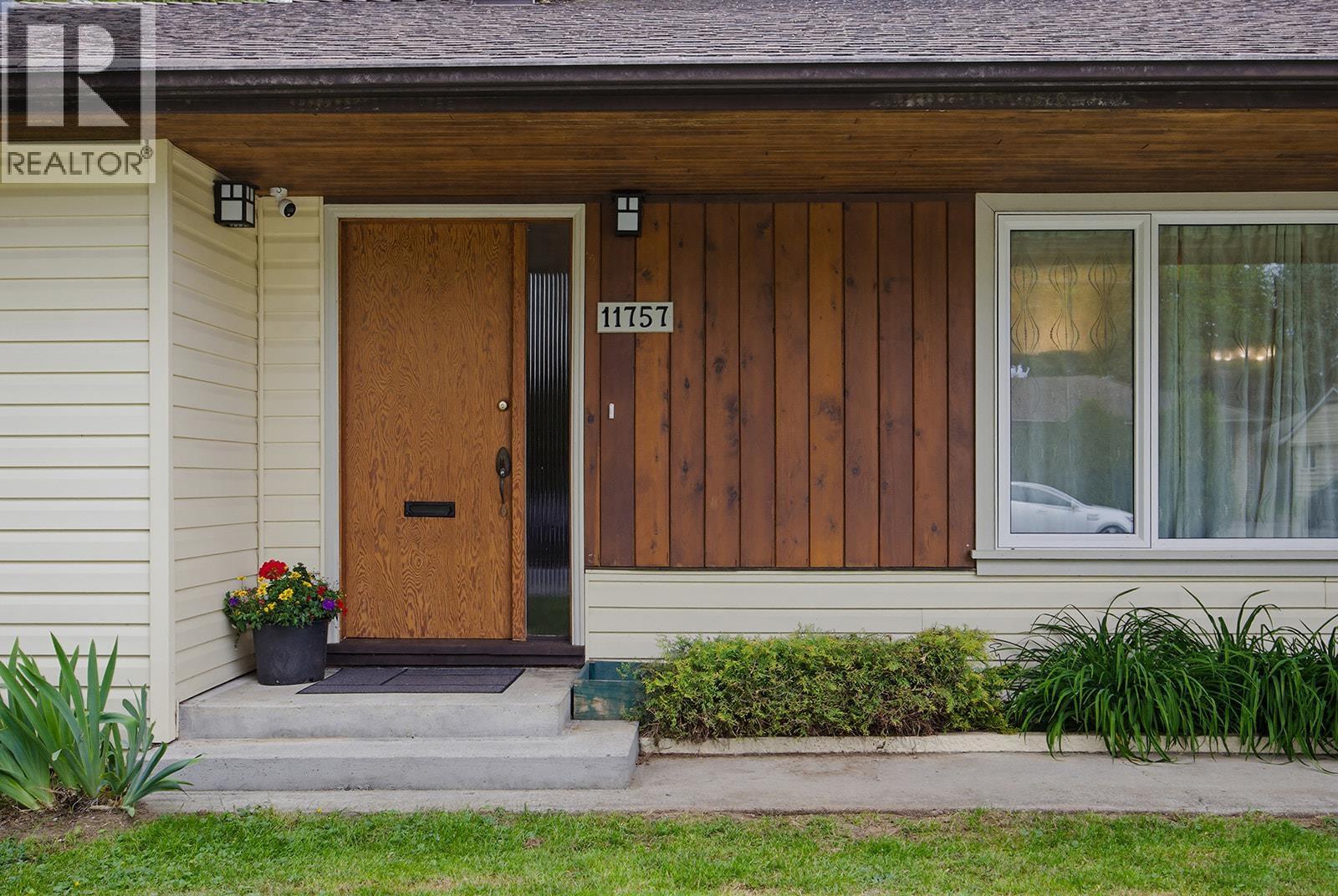 11757 Carr Street, Maple Ridge, British Columbia  V2X 5N1 - Photo 3 - R3129668
