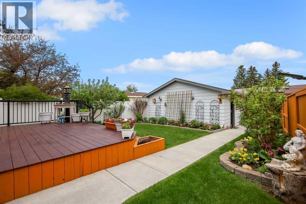 1296 Berkley Drive NW, Calgary, Alberta  T3K 1S9 - Photo 16 - A2315338