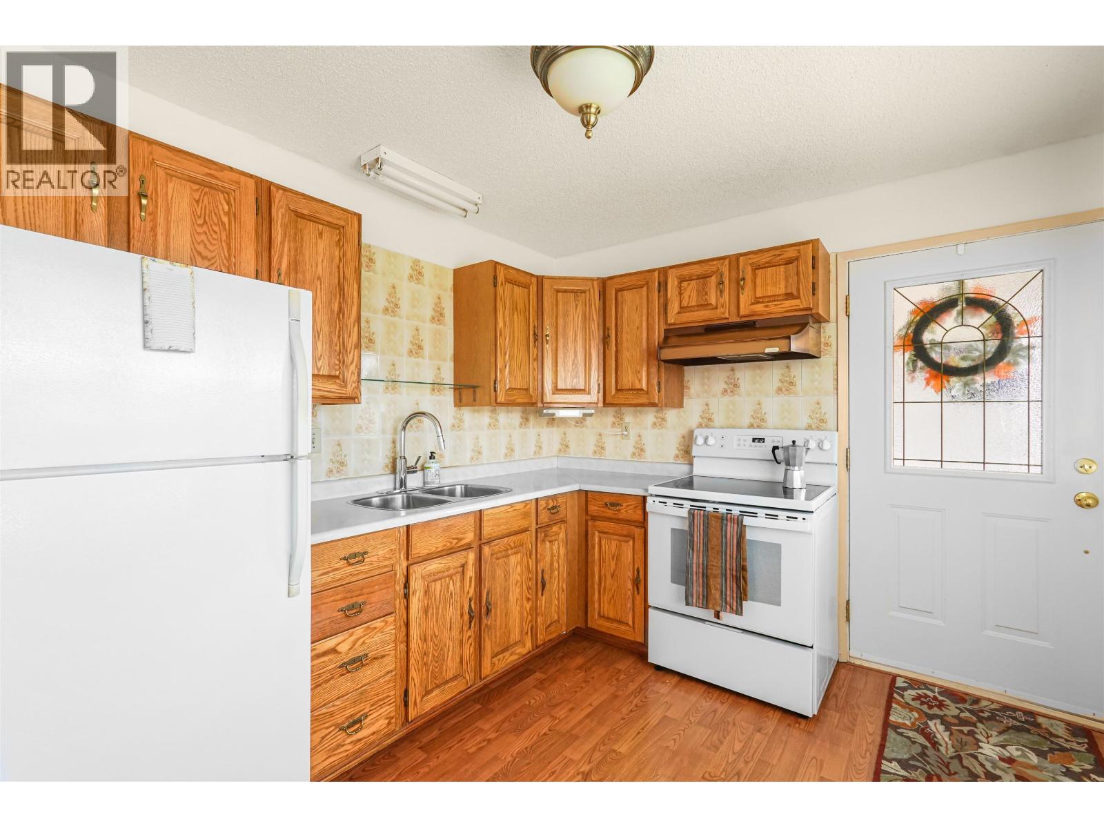 33 Clifford Street, Kitimat, British Columbia  V8C 1B5 - Photo 3 - R3129686