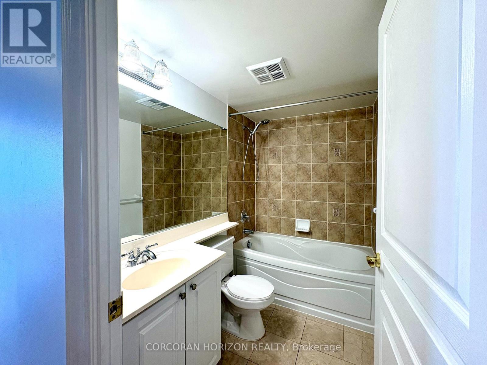 1006 - 10 Northtown Way, Toronto, Ontario  M3H 5S9 - Photo 3 - C13215326