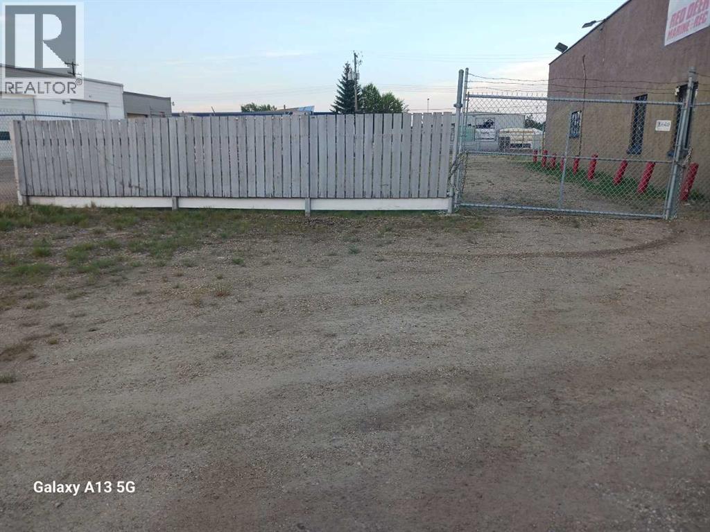 6789 52 Avenue, Red Deer, Alberta  T4N 4K8 - Photo 5 - A2315291