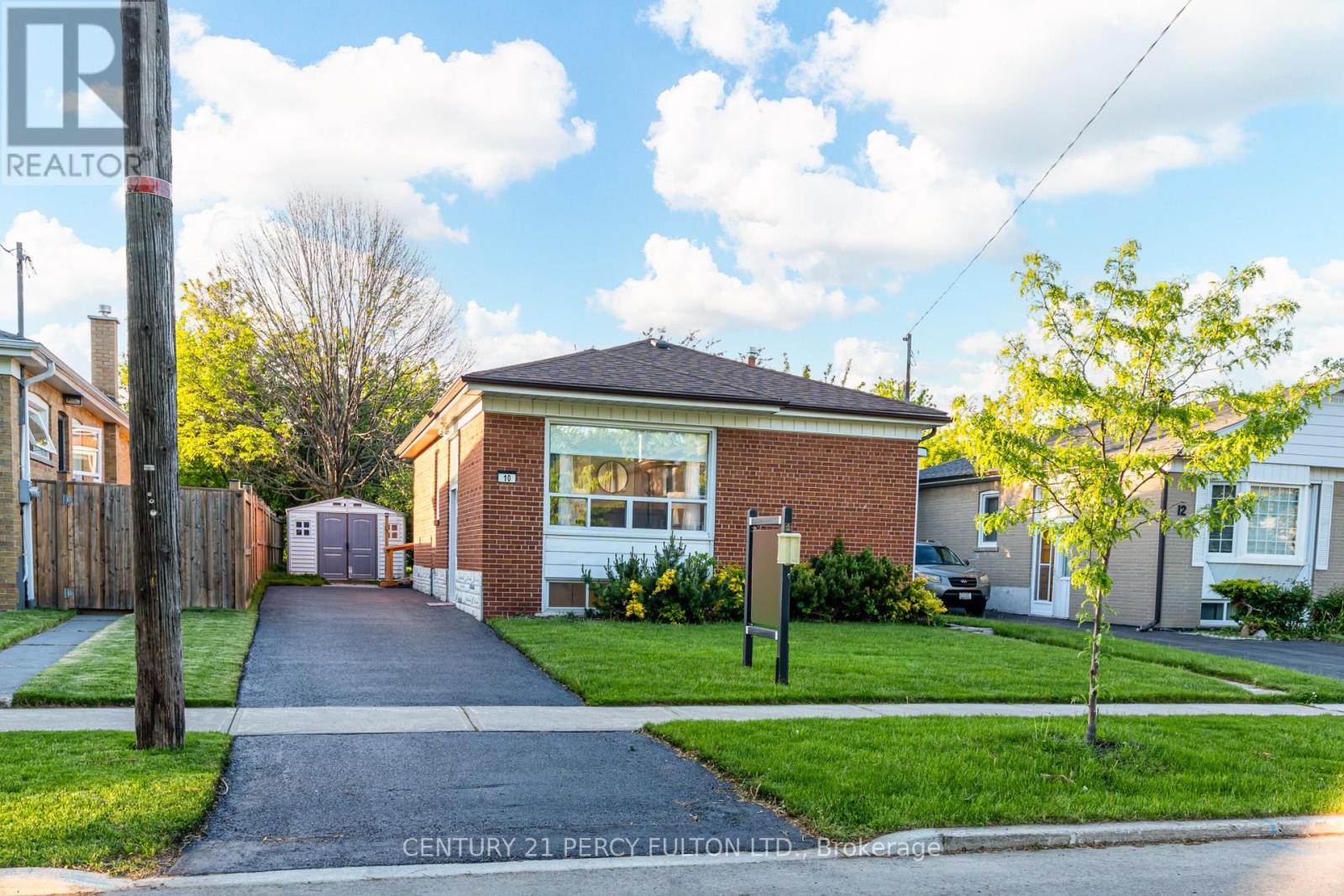 10 MENDIP CRESCENT, Toronto, Ontario