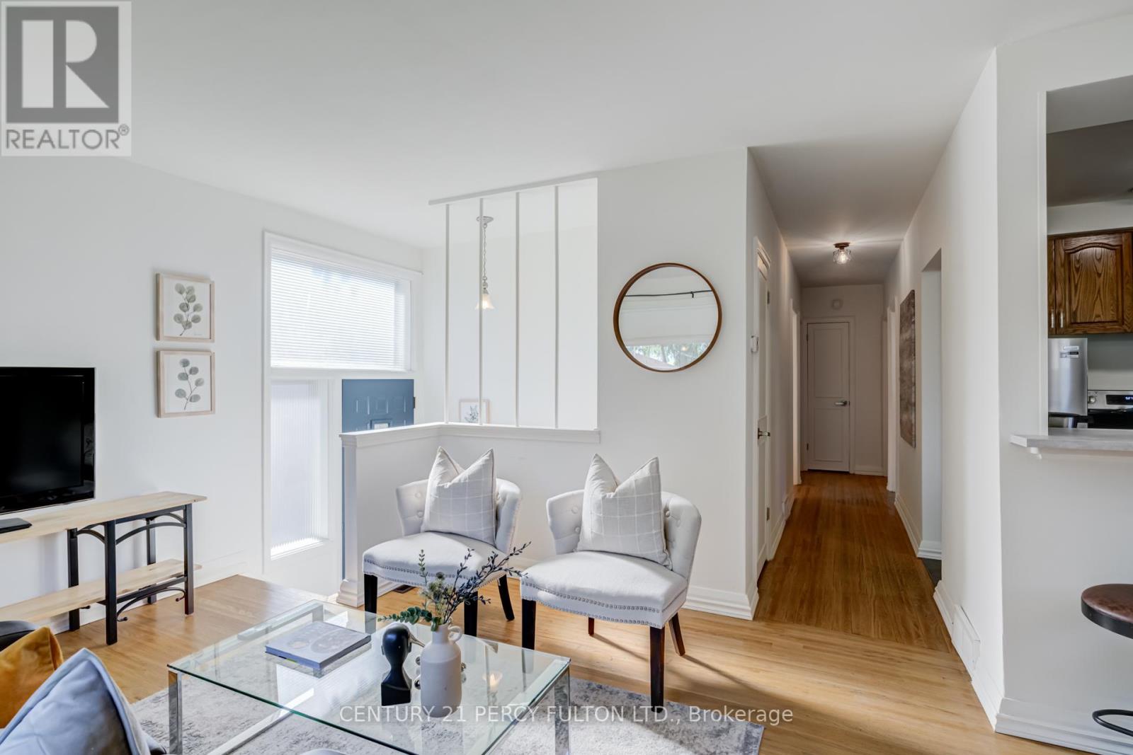 10 Mendip Crescent, Toronto, Ontario  M1P 1Y4 - Photo 2 - E13215034