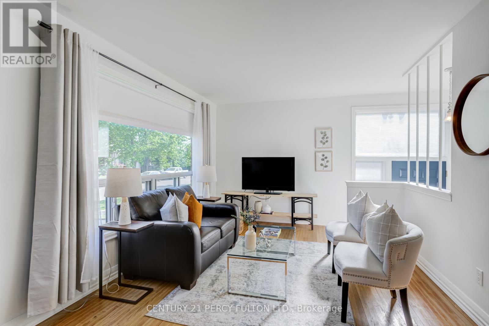 10 Mendip Crescent, Toronto, Ontario  M1P 1Y4 - Photo 3 - E13215034