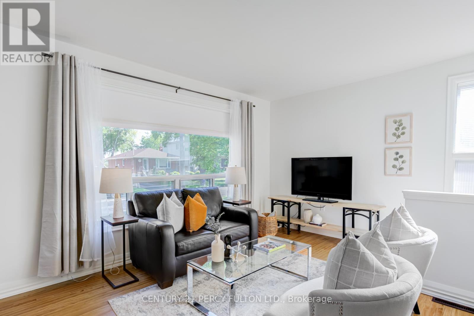 10 Mendip Crescent, Toronto, Ontario  M1P 1Y4 - Photo 7 - E13215034