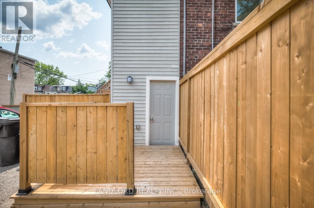 601 Logan Avenue, Toronto, Ontario  M4K 3B9 - Photo 7 - E13215328