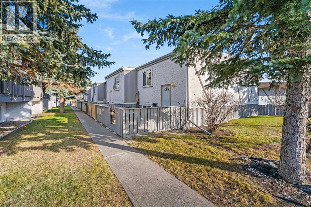 1, 455 Huntsville Crescent NW, Calgary, Alberta  T2K 4W3 - Photo 1 - A2315495