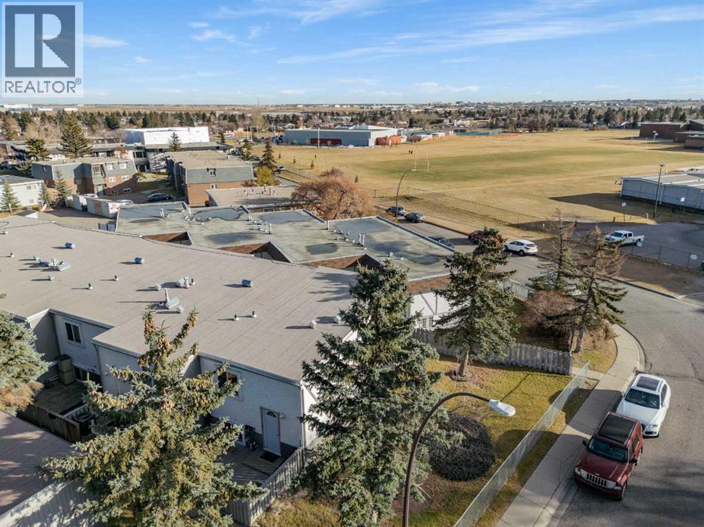 1, 455 Huntsville Crescent NW, Calgary, Alberta  T2K 4W3 - Photo 2 - A2315495