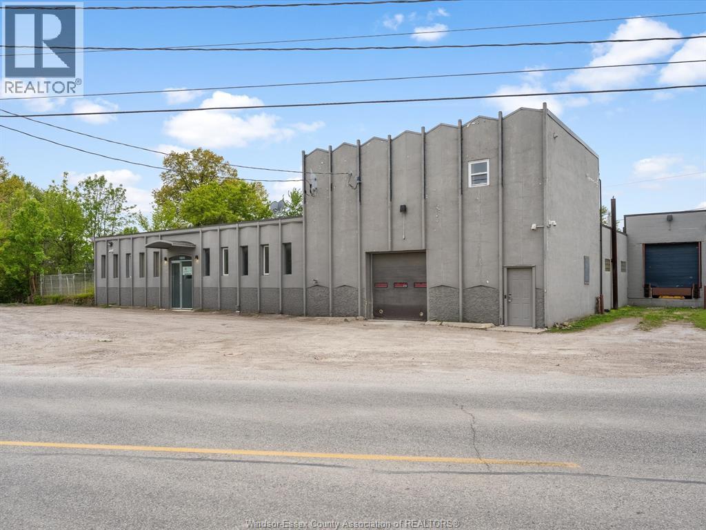 1801 South Cameron Boulevard, Windsor, Ontario  N9B 3P6 - Photo 2 - 26012546
