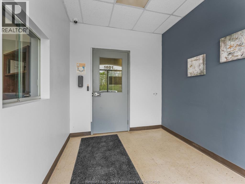 1801 South Cameron Boulevard, Windsor, Ontario  N9B 3P6 - Photo 3 - 26012546