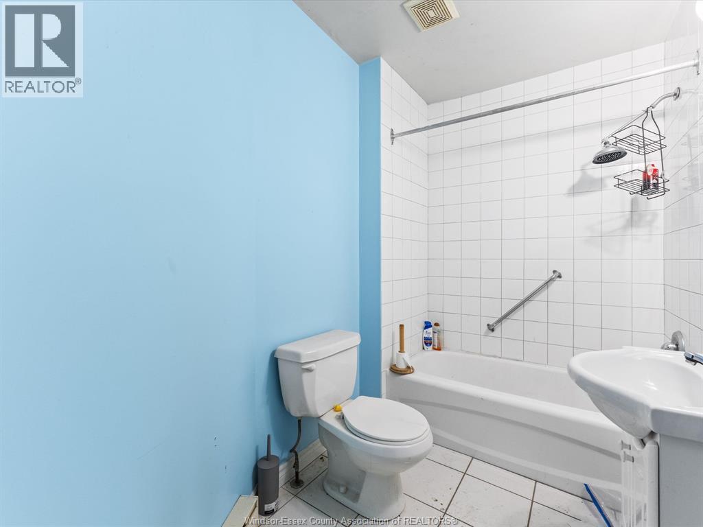 1801 South Cameron Boulevard, Windsor, Ontario  N9B 3P6 - Photo 33 - 26012546