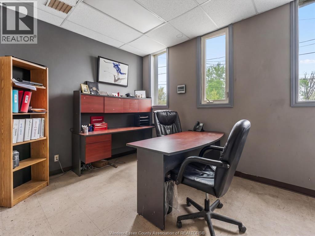 1801 South Cameron Boulevard, Windsor, Ontario  N9B 3P6 - Photo 4 - 26012546