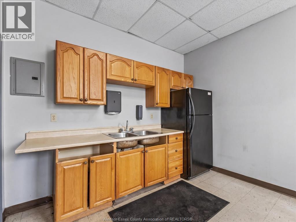 1801 South Cameron Boulevard, Windsor, Ontario  N9B 3P6 - Photo 6 - 26012546
