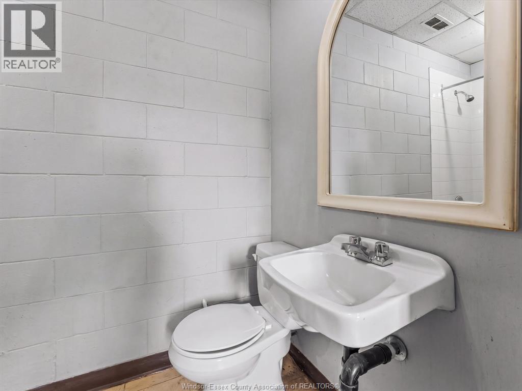 1801 South Cameron Boulevard, Windsor, Ontario  N9B 3P6 - Photo 7 - 26012546