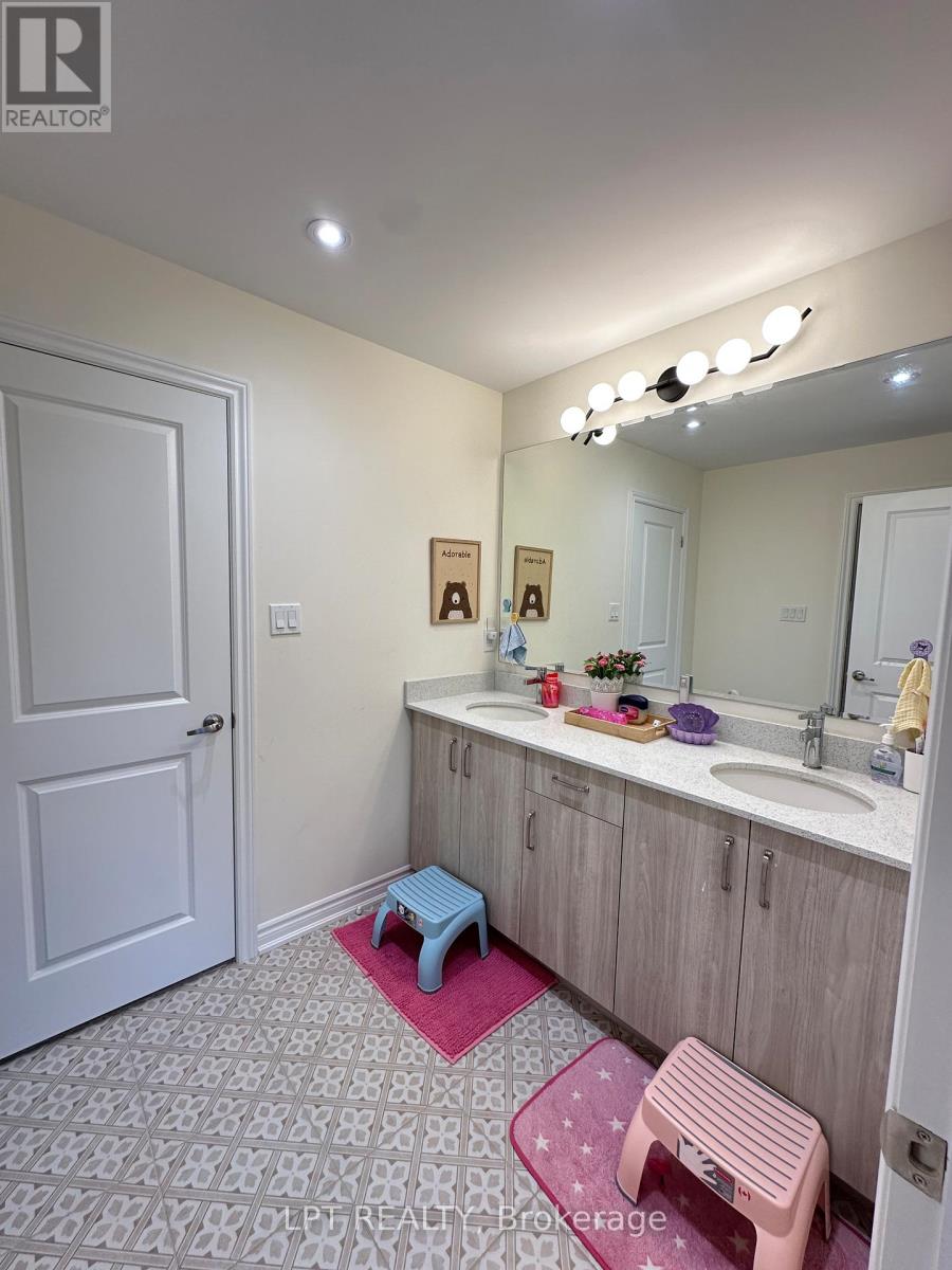 33 Fair Winds Lane, East Gwillimbury, Ontario  L9N 0V8 - Photo 13 - N13215098
