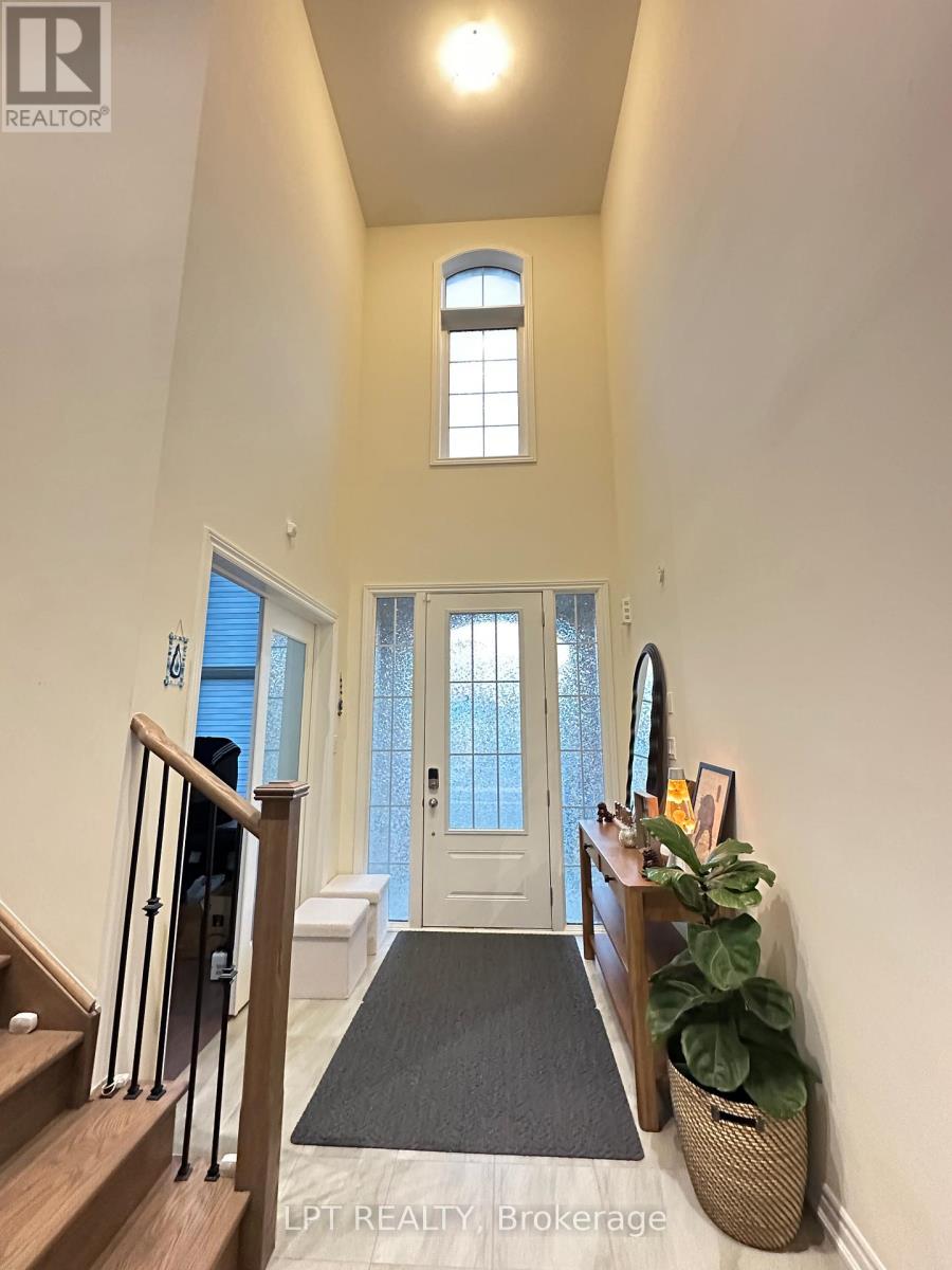 33 Fair Winds Lane, East Gwillimbury, Ontario  L9N 0V8 - Photo 2 - N13215098