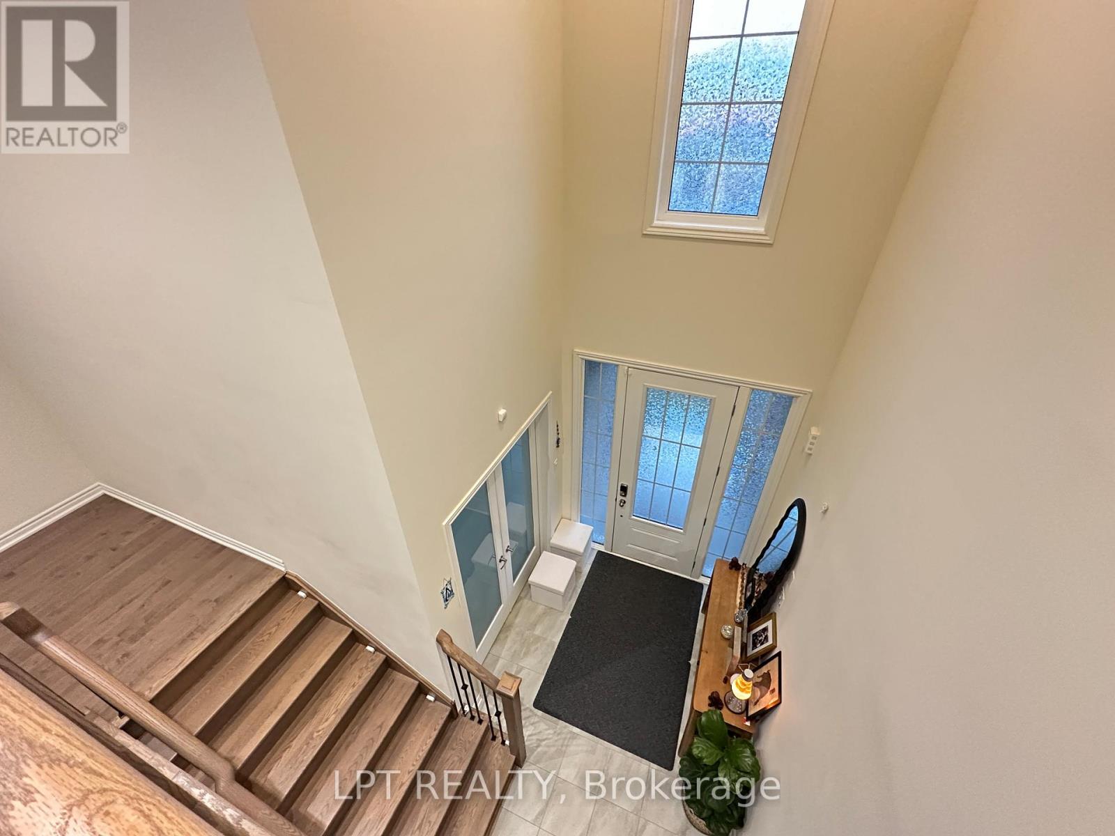 33 Fair Winds Lane, East Gwillimbury, Ontario  L9N 0V8 - Photo 3 - N13215098
