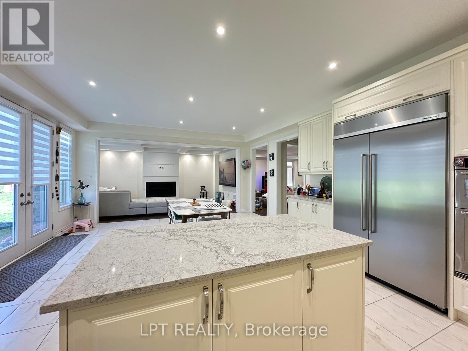 33 Fair Winds Lane, East Gwillimbury, Ontario  L9N 0V8 - Photo 4 - N13215098