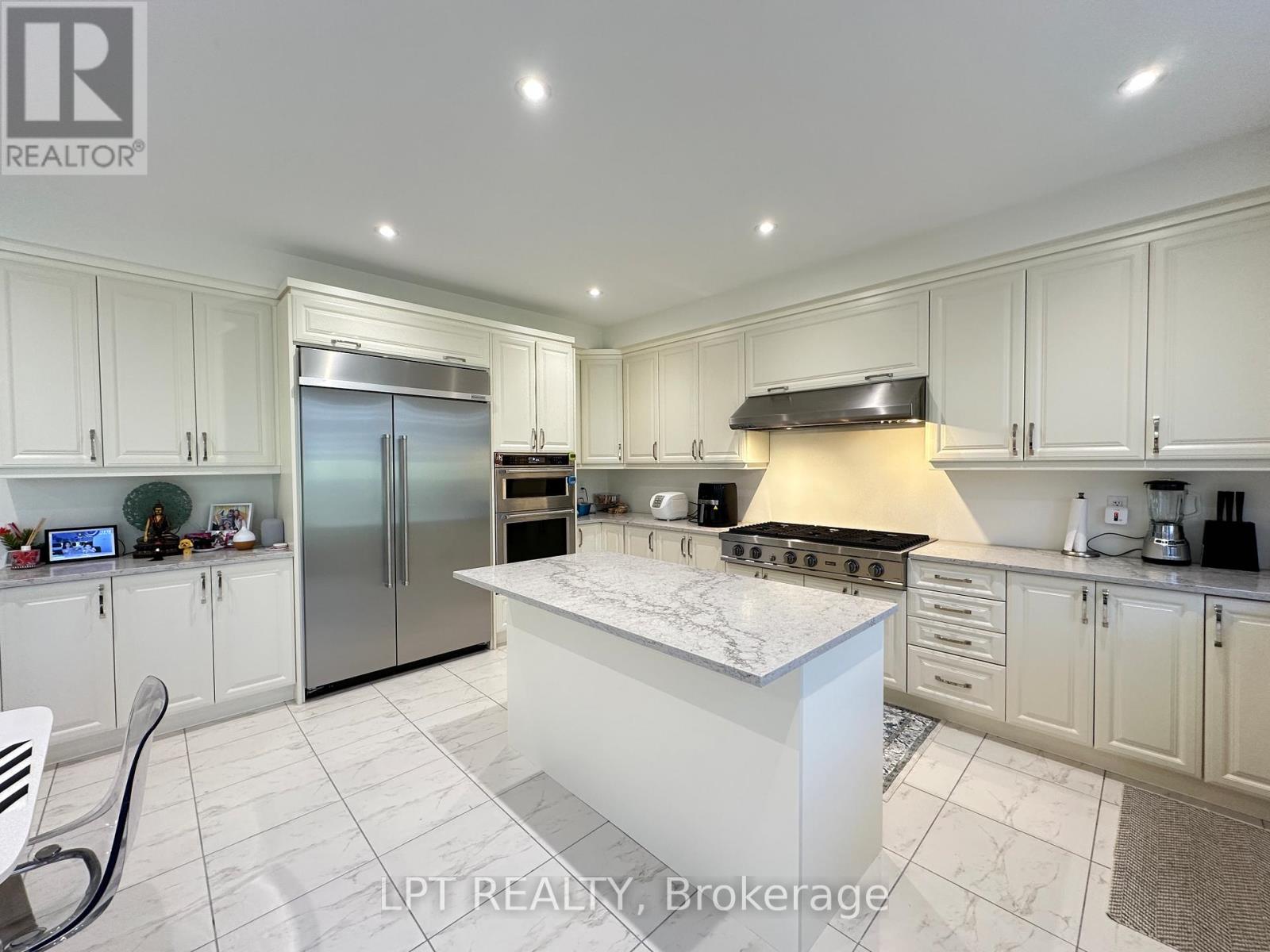 33 Fair Winds Lane, East Gwillimbury, Ontario  L9N 0V8 - Photo 5 - N13215098