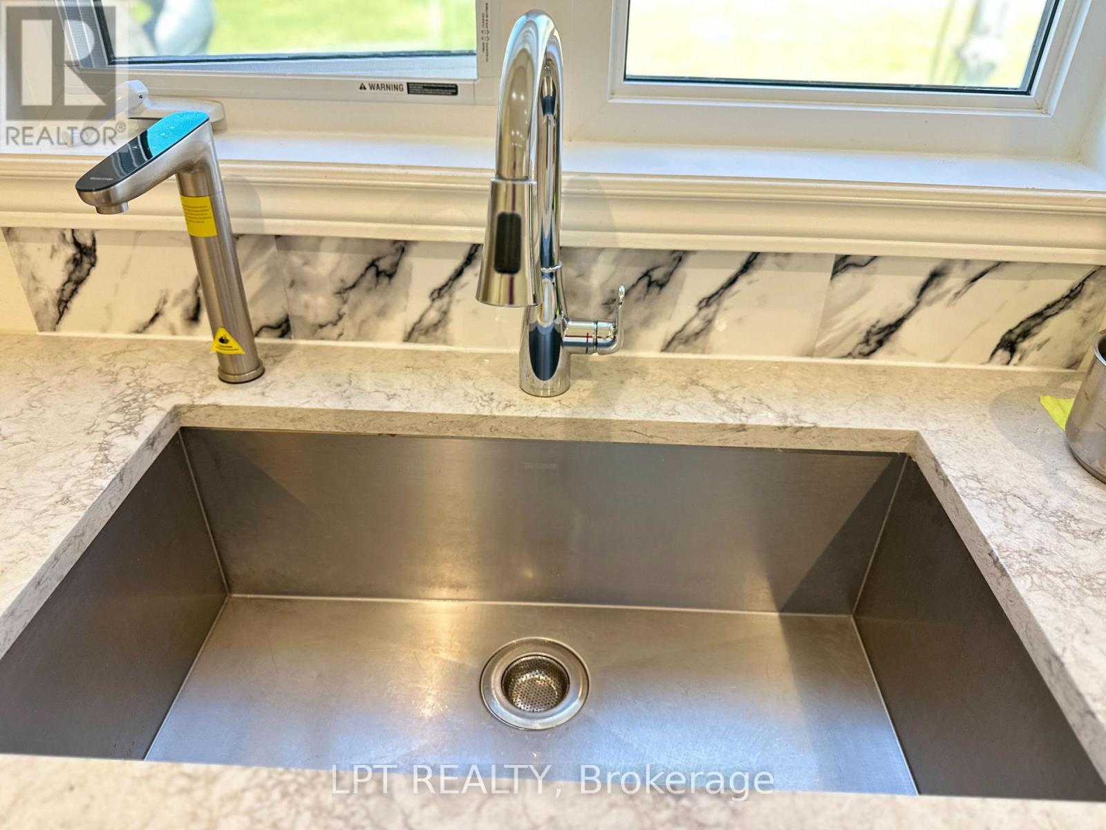 33 Fair Winds Lane, East Gwillimbury, Ontario  L9N 0V8 - Photo 8 - N13215098