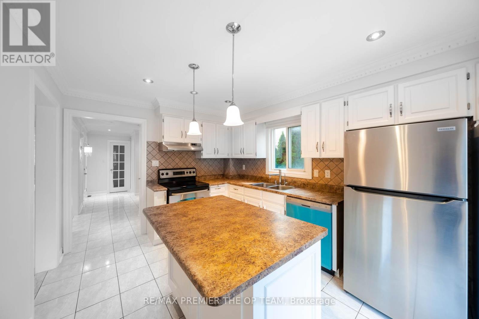 79 Governor Crescent, Vaughan, Ontario  L4L 5G8 - Photo 11 - N13215178