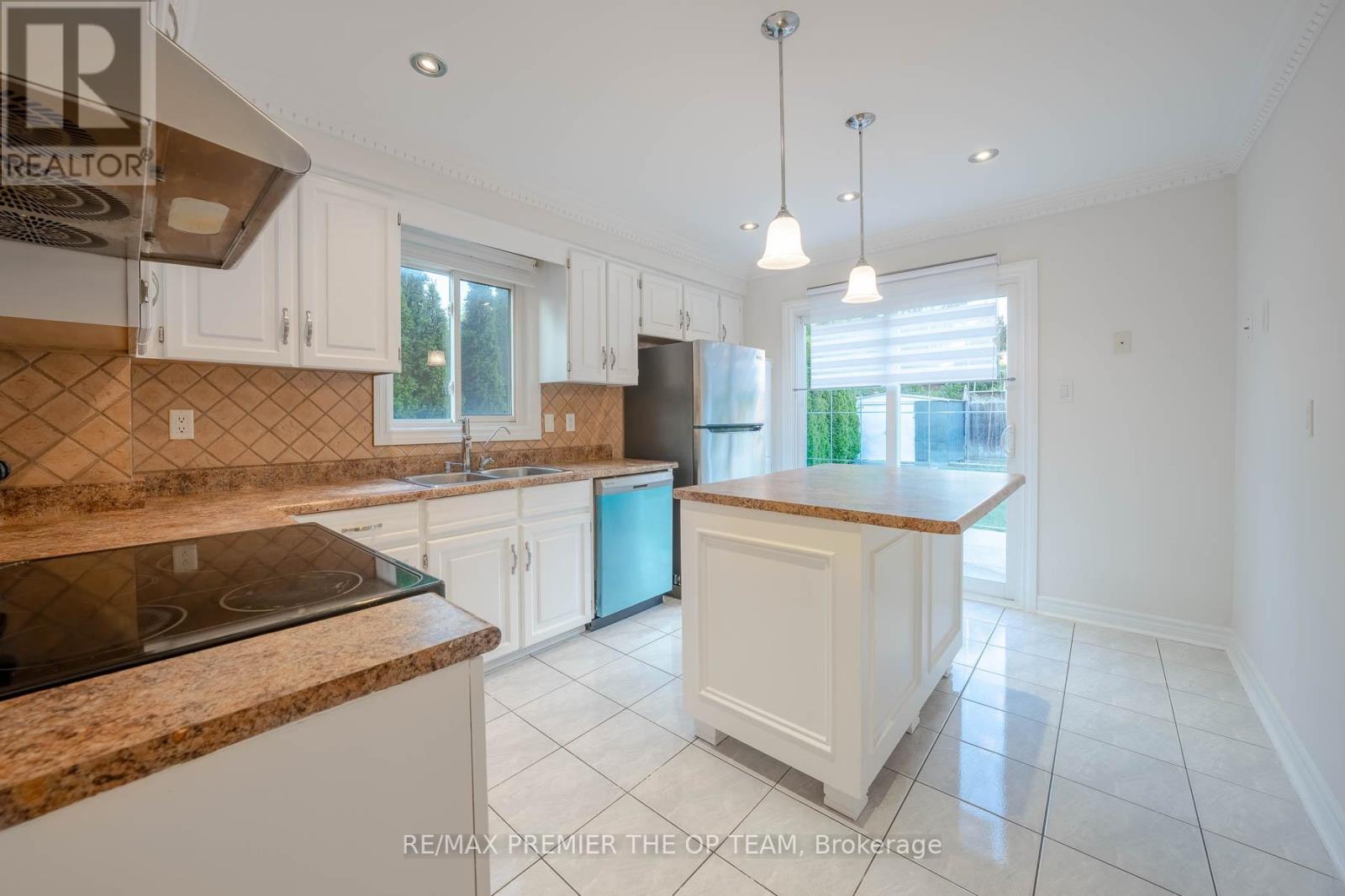 79 Governor Crescent, Vaughan, Ontario  L4L 5G8 - Photo 12 - N13215178