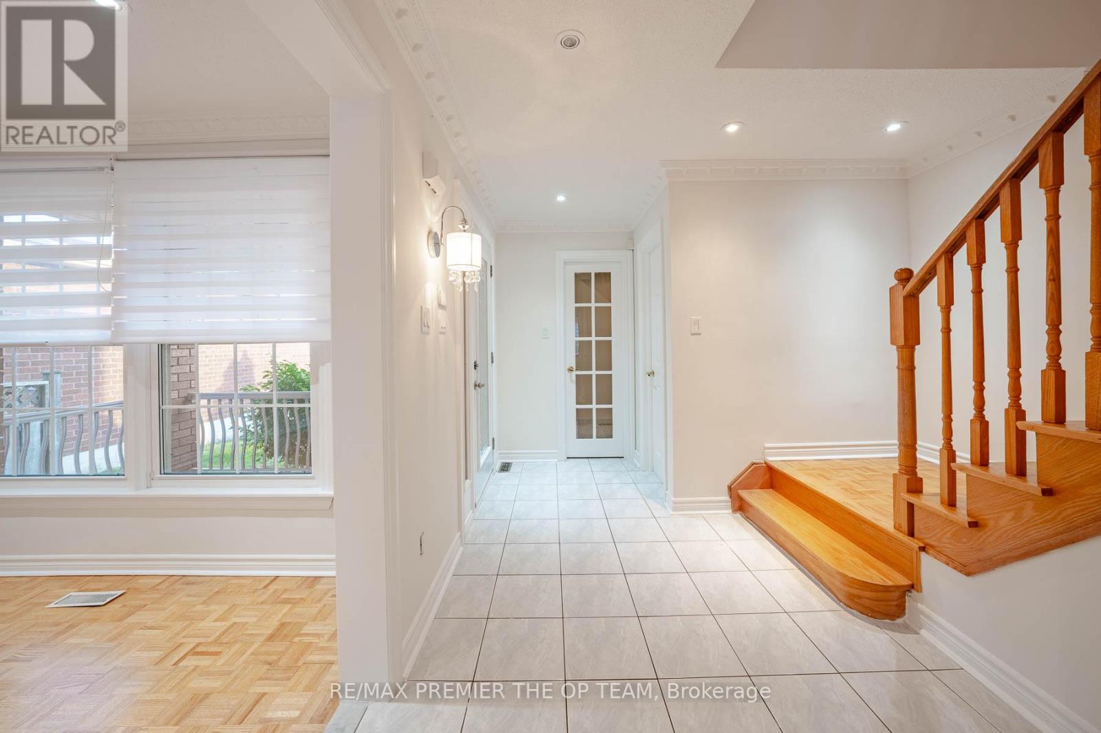 79 Governor Crescent, Vaughan, Ontario  L4L 5G8 - Photo 4 - N13215178