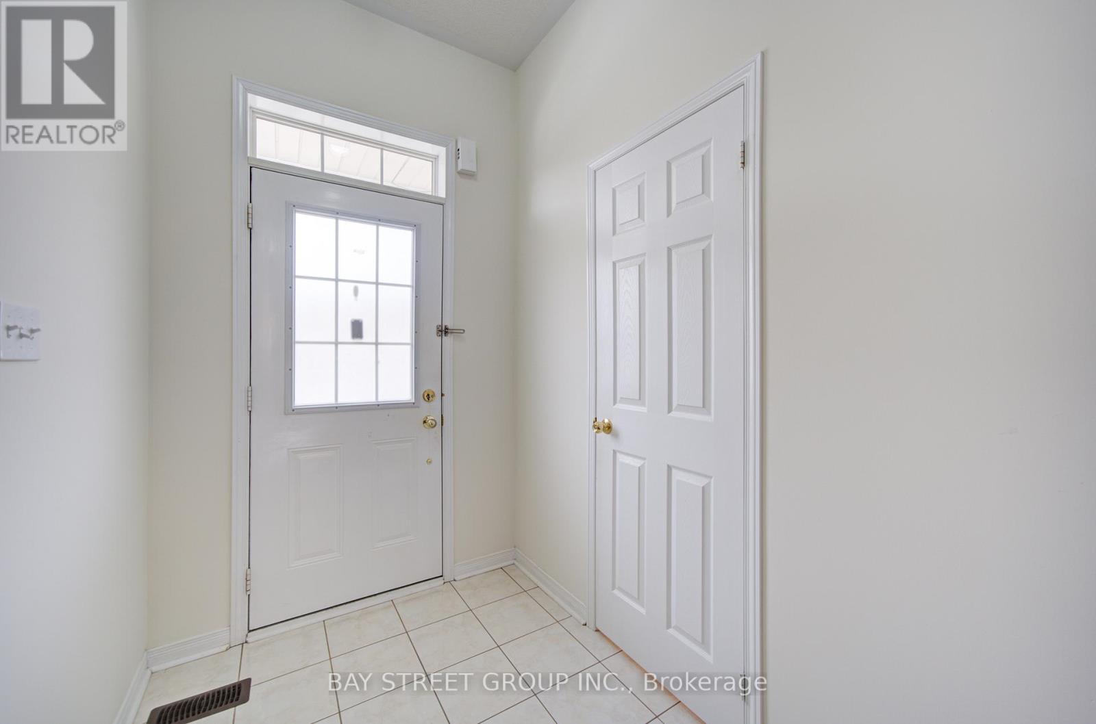 82 Coleluke Lane, Markham, Ontario  L3S 0B7 - Photo 4 - N13215234