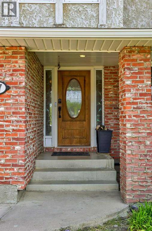 27 Niska Place W, Lethbridge, Alberta  T1K 6G9 - Photo 3 - A2309831