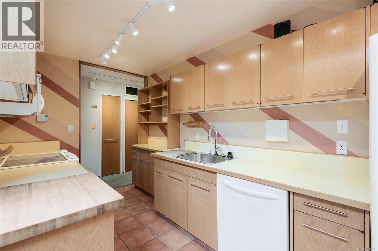 558 Dallas Rd, Victoria, British Columbia  V8V 1B4 - Photo 7 - 1038331